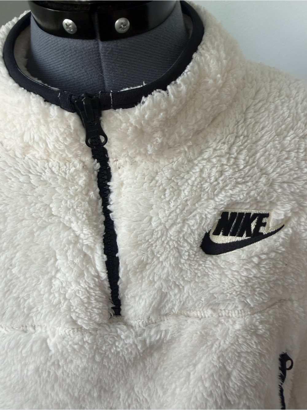 Nike Sz M Cream Sherpa Plush Fleece Quarter Zip Crop Pullover Black Logo & Trim - Picture 5 of 16